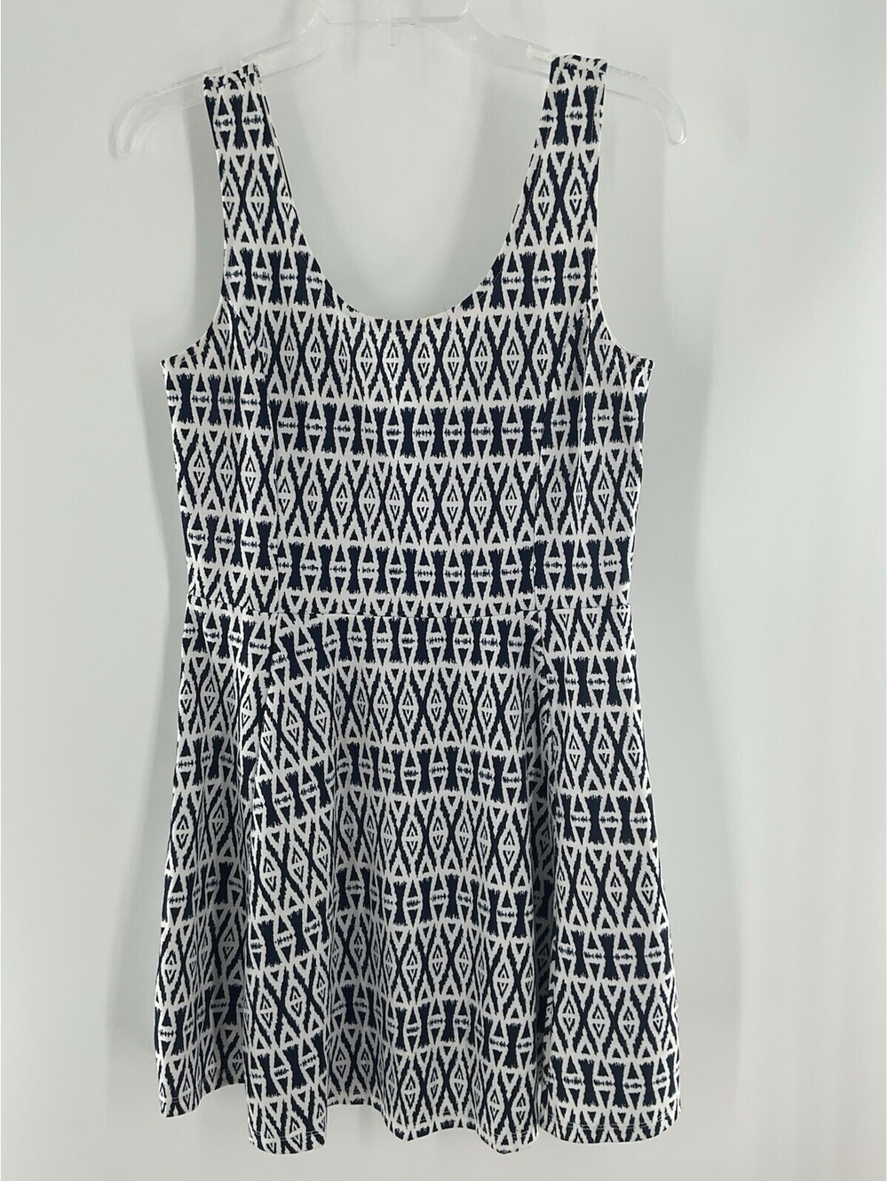 H&M Divided Women’s Size 12 Geometric Pattern Dress White Navy Blue 105